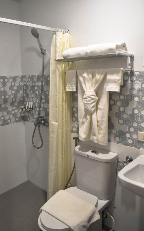 Hotel Lourdes Лаолаг Екстериор снимка